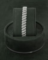 طقم اكسسوار فضي تصميم كلاسيك بلمعة الألماس