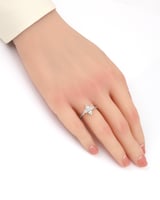 خاتم زهرة الربيع الفضي ببريق ألماس