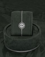 طقم مجوهرات زركون بتصميم فضي ناعم