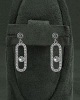 اقراط اذن بتصميم move عالمي ماسي للنساء