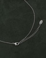 طقم سلسال وحلق مزين بالزركون تصميم فضي