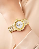 ساعة يد نسائية مزينة بالزركون مينا أبيض