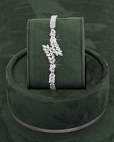 طقم زركون فاخر مزين بلمعة الألماس للمناسبات