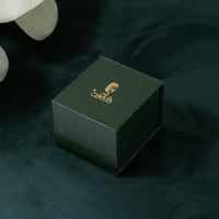 خاتم انفنتي فضي بتصميم متشابك مرصع بالزركون اللامع