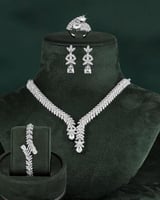 طقم زركون للمناسبات تصميم فاخر