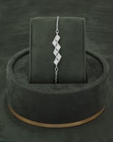 طقم زركون ناعم متألق بحبات الزركون بتصميم هندسي