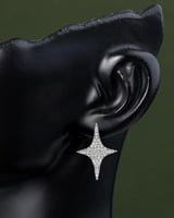 حلق بتصميم بريق الماس مرصع بالزركون