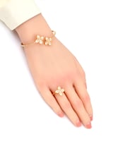 طقم اسوارة وخاتم تصميم زهرة ذهبية مرصع بالزركون