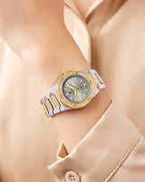 ساعة نسائية فضية تصميم عصري مينا رمادي