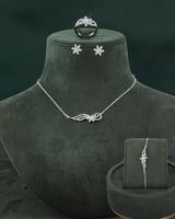 طقم مجوهرات نسائية ناعمة بلمعة الألماس