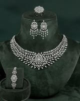 طقم نسائي فاخر تصميم عريض من الزركون لإطلالة تشع ب...