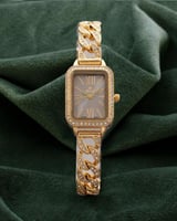 ساعة نسائية ذهبية مرصعة بالزركون