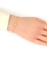 اسوارة نسائية ناعمة تصميم ذهبي شكل الوردة