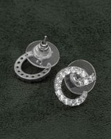 حلق نسائي فضي تصميم المسمار بلمعة الألماس