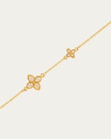 إسوارة نسائية ناعمة بتصميم البتلات الذهبية المرصعة...