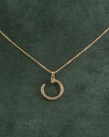 سلسال المسمار الانيق تصميم ذهبي عالمي بلمعة الألما...