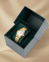 ساعة يد نسائية من خاتون تصميم ذهبي فاخر