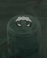 طقم زركون بتصميم عصري أنثوي