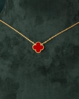 طقم مجوهرات بديل الذهب مزين بالورد الاحمر