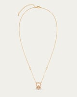 سلسال نسائي بتصميم ملكة النحل السحرية