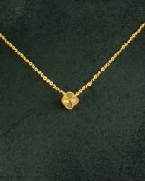 طقم مجوهرات بتصميم عالمي وردة ذهبية