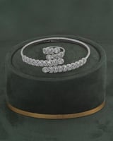 طقم اسوارة وخاتم يتألق بزركون فاخر ولمعة ملكية تصم...