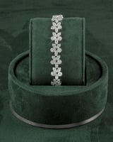 وردة الياسمين -طقم نسائي فضي مزدان بالزركون 5 قطع...