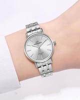 ساعة نسائية لون فضي