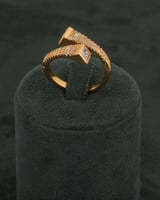 طقم اسوارة وخاتم ذهبي مزين بالزركون بتصصميم سبمل ا...