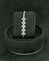 طقم نسائي فضي بلمعة الالماس للخطوبة