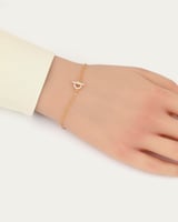 إسوارة حرف D مرصعة بالزركون - تصميم ناعم من خاتون