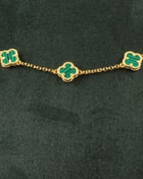 طقم مجوهرات بتصميم عالمي وردة خضراء صغيرة