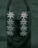 طقم زركون مميز بالزهور الناعمة المتلألئة بلمعة الأ...