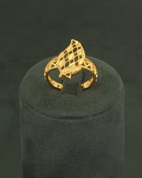 طقم مجوهرات بلمعة الذهب مع ساعة يد نسائية تصميم ذه...