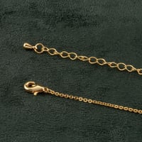 سلسال ذهبي ناعم بتعليقة الورود بلمعة الألماس