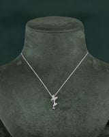 سلسال الفراشات الماسية بتصميم انيق بلمعة الألماس