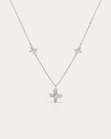 سلسال فضي بتصميم الفراشات الحالمة