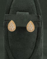 أقراط الماسية بتصميم الباجيت الذهبي للنساء