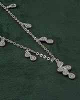 طقم شوكر فضي بتصميم قطرات الندى المرصعة بالزركون ا...