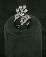 طقم اكسسوار فاخر بتصميم الوشاح مرصع بفصوص الزركون