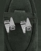 حلق نسائي فضي تصميم ايطالي مزين بالزركون