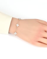 اسوارة الزهرة الماسية بتصميم فضي بفصوص الزركون