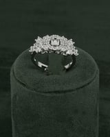 طقم اكسسوارات نسائية للخطوبة والمناسبات مزين بالزر...