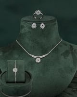 طقم مجوهرات فضي بلمعة الألماس هدية مثالية