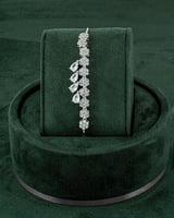 طقم مجوهرات نسائية متألق بلمعة الألماس