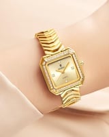 ساعة نسائية مربعة مينا وحزام ذهبي