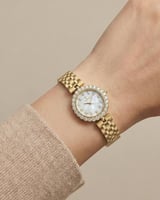 ساعة ذهبية من خاتون® تصميم كلاسيكي بإطار ماسي