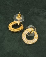 أقراط المسمار الذهبي بلمعة الألماس