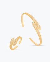 طقم اسوارة وخاتم مميز بالزركون بتصميم ذهبي