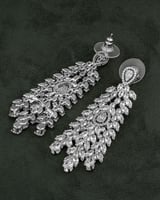 أقراط فضية طويلة مزخرفة بالزركون